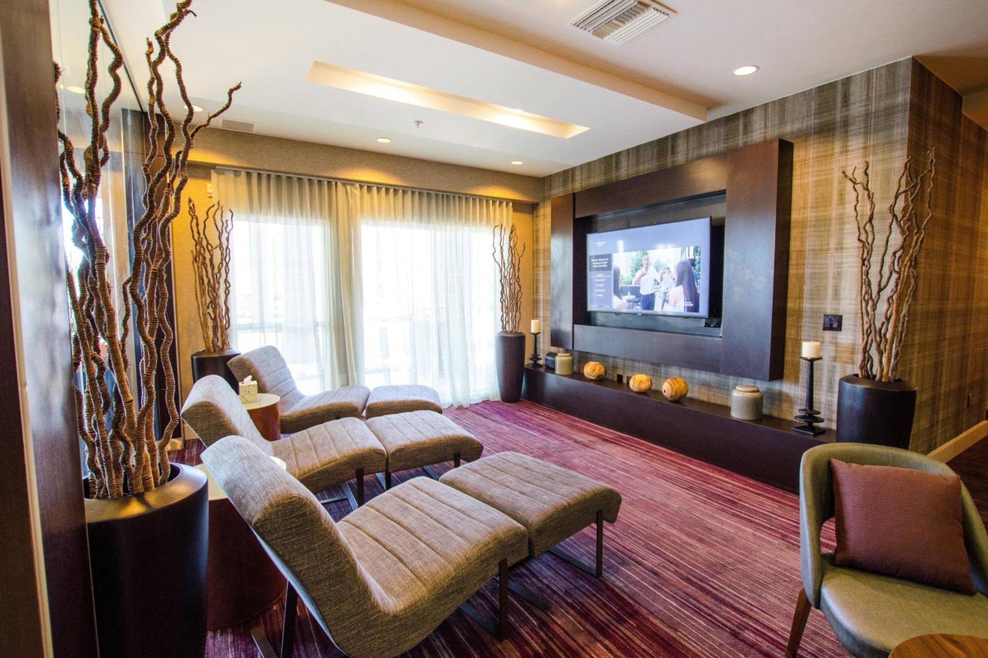 Courtyard Ventura Сими Вали Екстериор снимка