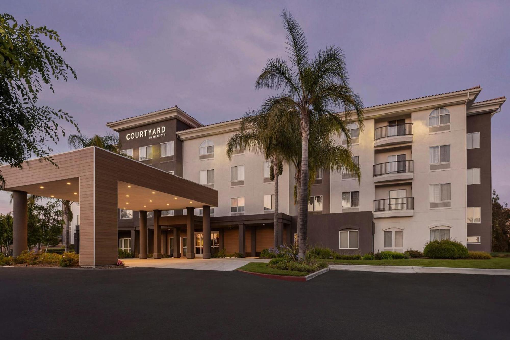 Courtyard Ventura Сими Вали Екстериор снимка