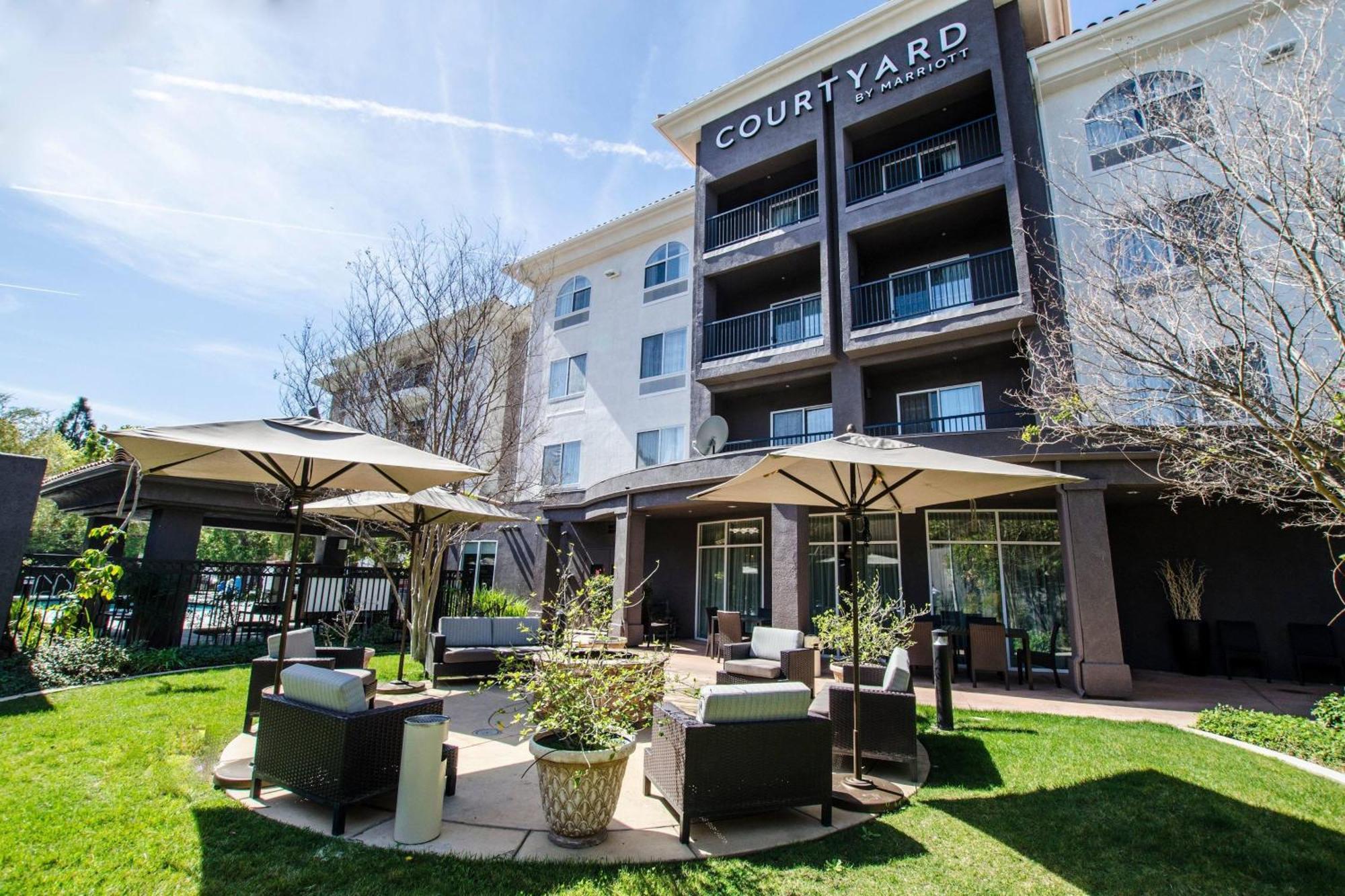 Courtyard Ventura Сими Вали Екстериор снимка